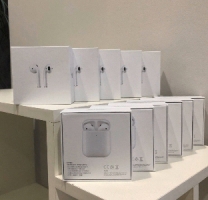 Apple AirPods 2 with wireless charging case (MRXJ2)