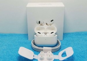 Apple AirPods Pro наушники-новые,запечатанные,не активированы.