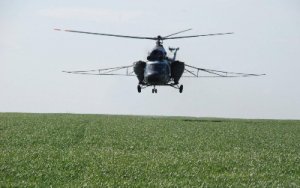 Обробка полів вертольотом Мі-2