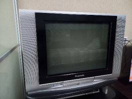 Подарю телевізор з відеоплеєром та тумбою дому пристарілих, гуртожитку