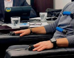 Проведение тестов на полиграфе экспертом полиграфологом