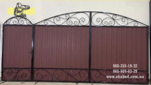 Розпашні Ворота. Навіс із металочерепиці. Ворота відкатні. Поруччя