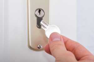 Вилучення зламаного ключа в циліндрових замках